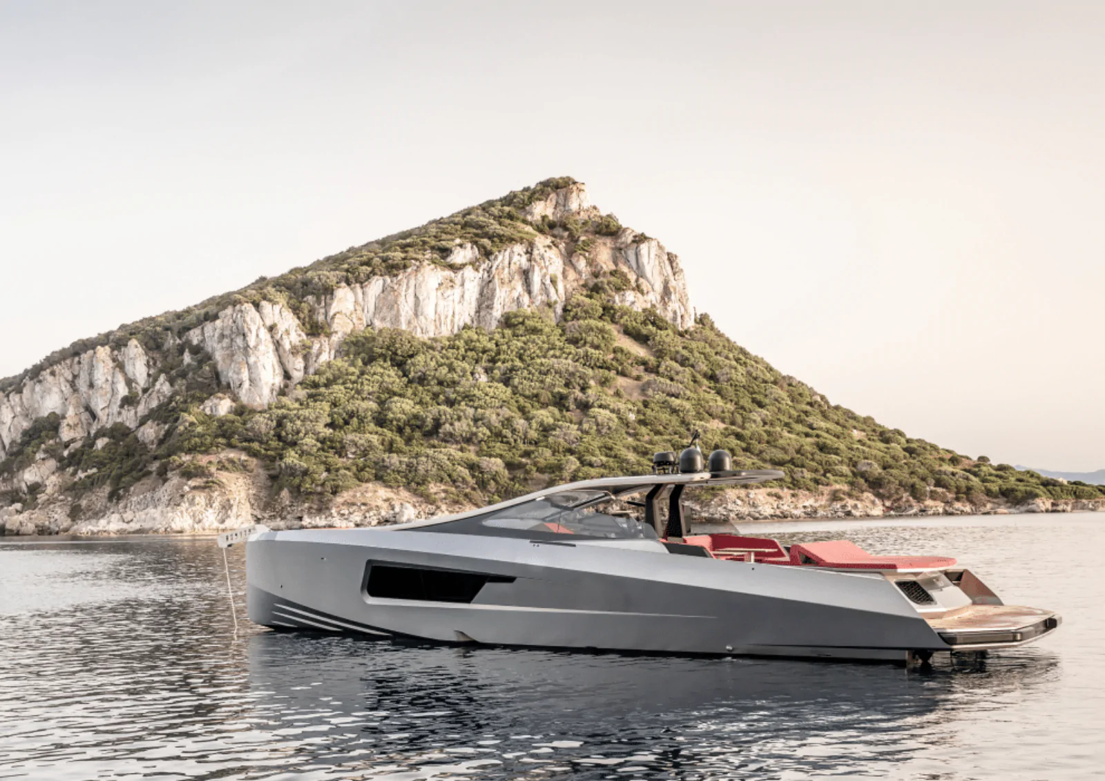 Maori 64 performance motor yacht at anchor