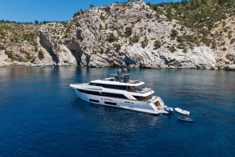 CUSTOM LINE NAVETTA 33 MAC ONE Motor Yacht for sale