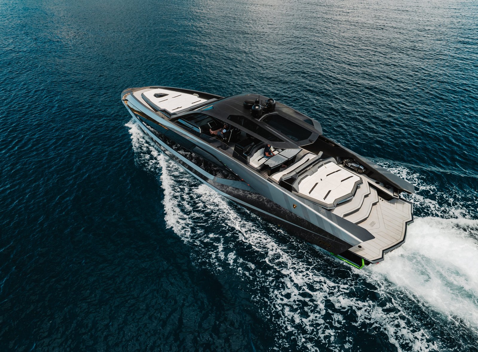 LAMBORGHINI YACHT CHARTER IN DUBAI OCTOBER 2024