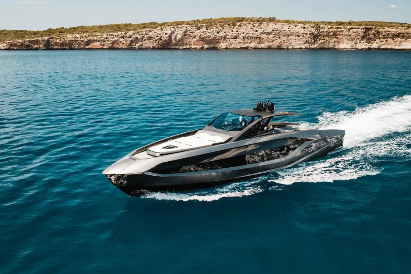 CHARTER THE ULTIMATE LUXURY: THE LAMBORGHINI YACHT COMES TO DUBAI!