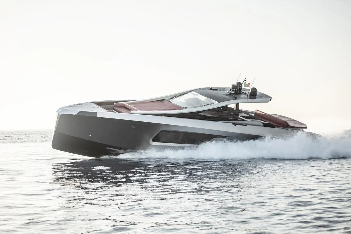 Maori 64 performance motor yacht at anchor