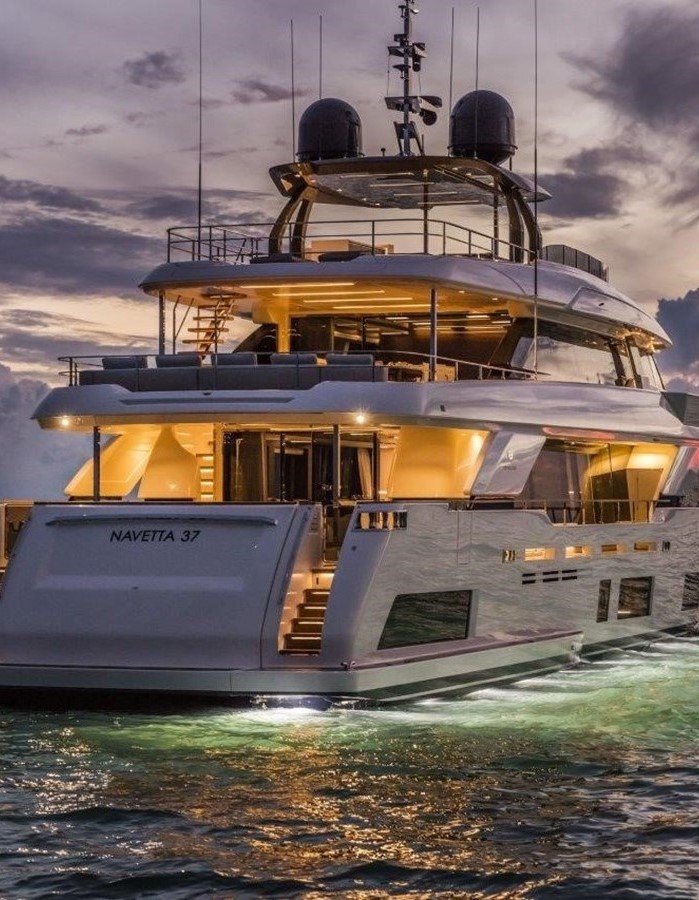 CUSTOM LINE 121 NAVETTA 37 YACHT FOR SALE