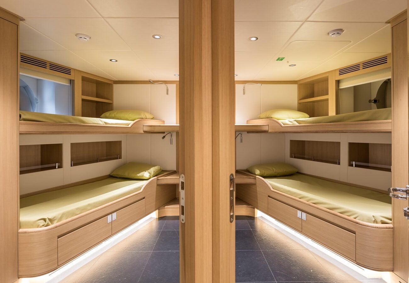 MAJESTY 100 YACHT FOR SALE | INTERIOR (2)