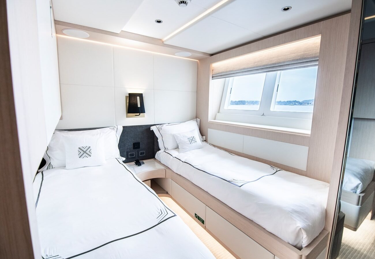 MAJESTY 100 YACHT FOR SALE | INTERIOR (7)