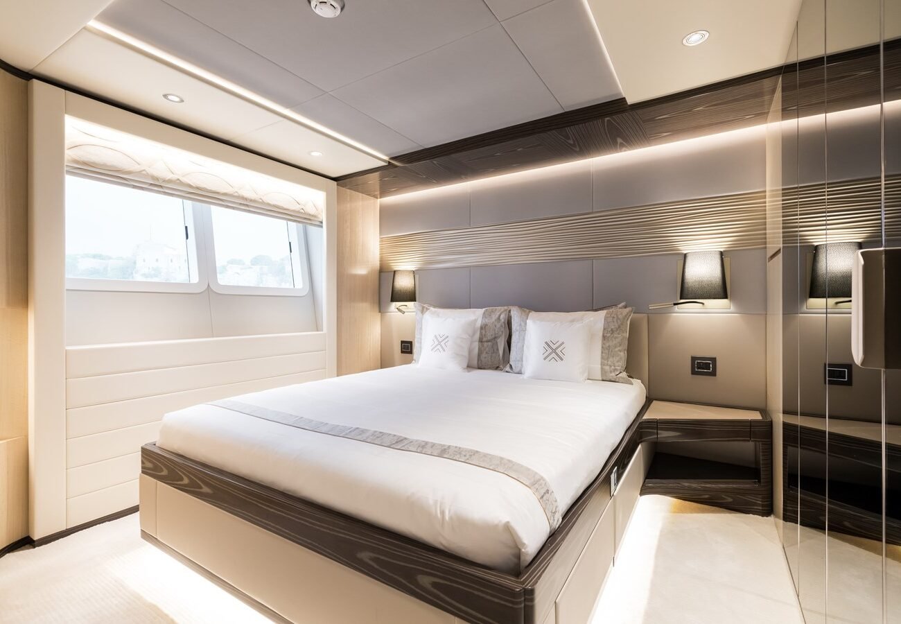 MAJESTY 100 YACHT FOR SALE | INTERIOR (10)