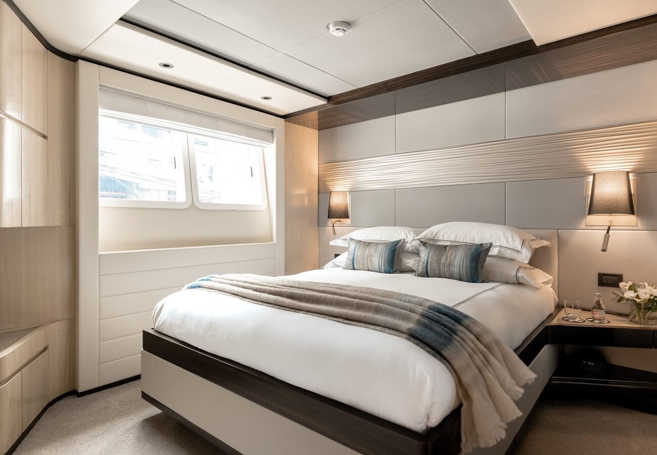 MAJESTY 100 YACHT FOR SALE | INTERIOR (11)