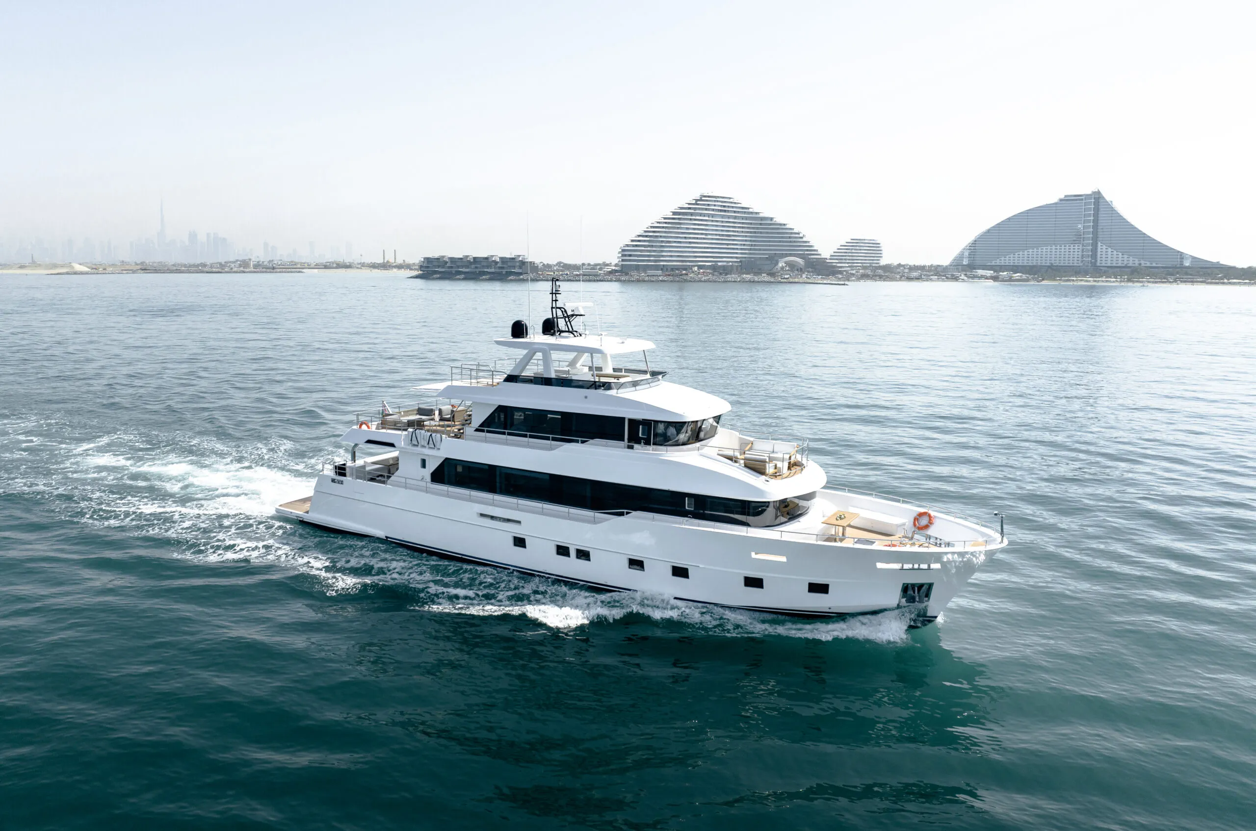 YACHT NOMAD 101 FLY IN VENDITA