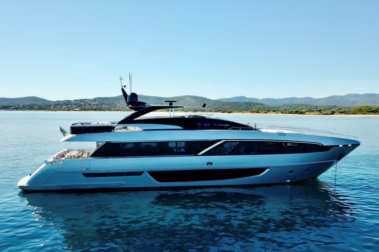 RIVA 98 BASILIC YACHT FOR SALE