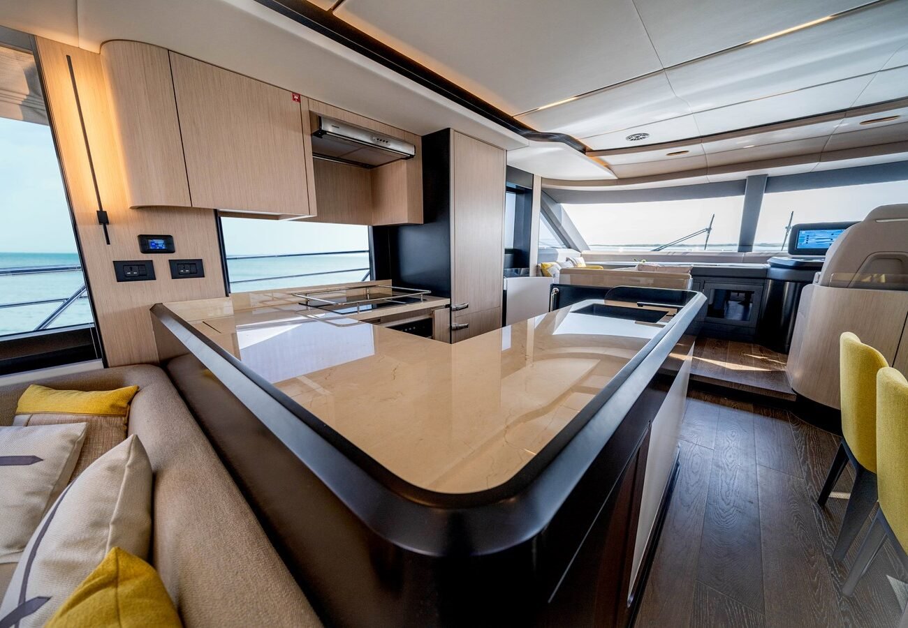 MAJESTY 72 YACHT FOR SALE | INTERIOR (2)