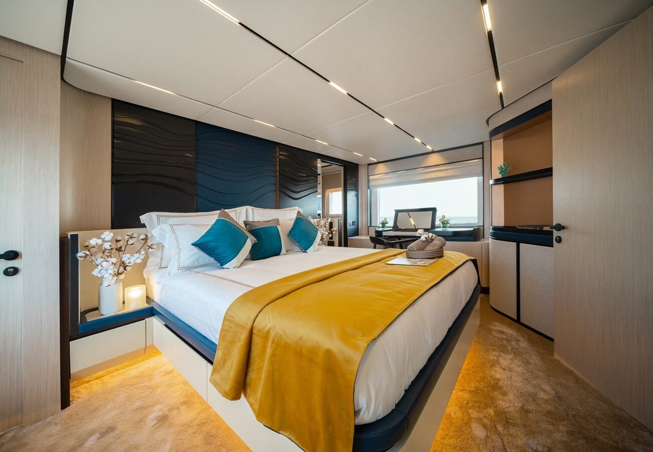 MAJESTY 72 YACHT FOR SALE | INTERIOR (13)