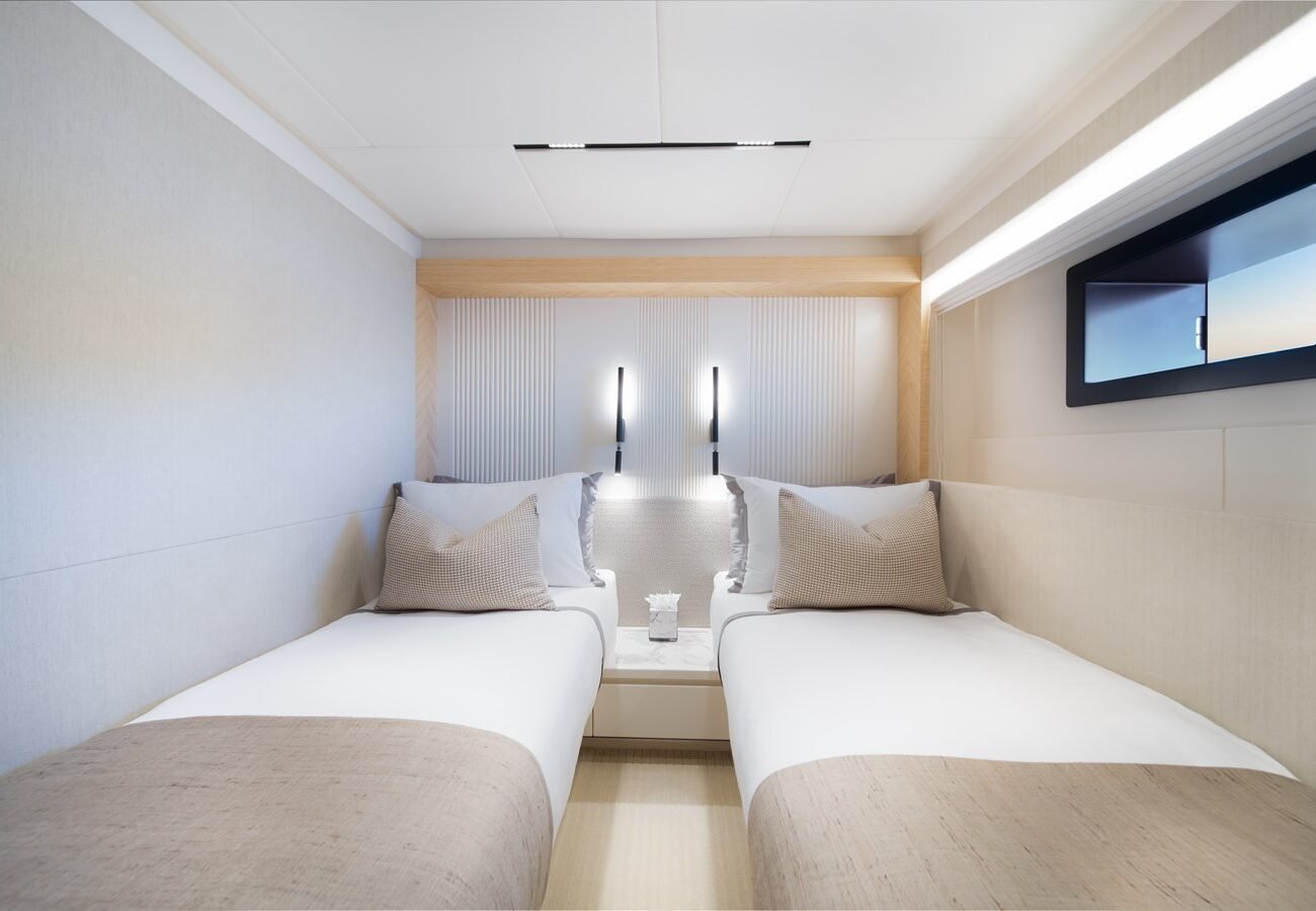 NOMAD 101 YACHT FOR SALE | INTERIOR (2)