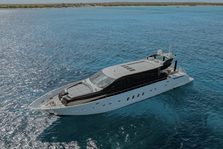 LEOPARD 101 OPEN LA ROMANA YACHT FOR SALE