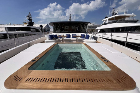 majesty 111 yacht