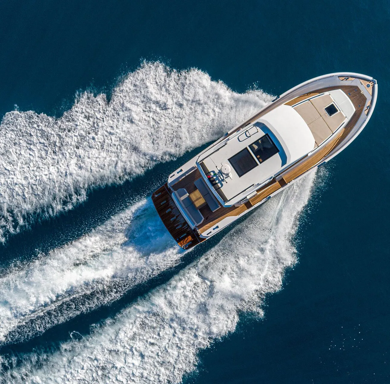 SUNDECK 700 YACHT TIL SALGS UTENDØRS 7 e1730880356873