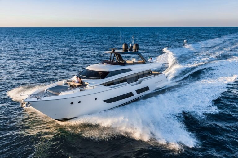 FERRETTI YACHTS 850 FOR SALE