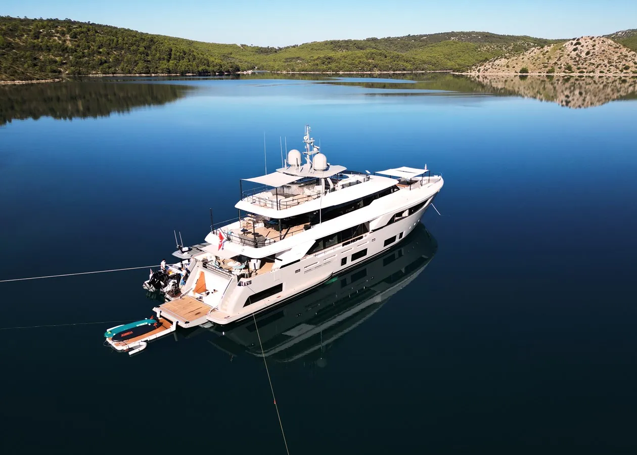CUSTOM LINE NAVETTA 37 SOKNY YACHT IN VENDITA ESTERNO 2