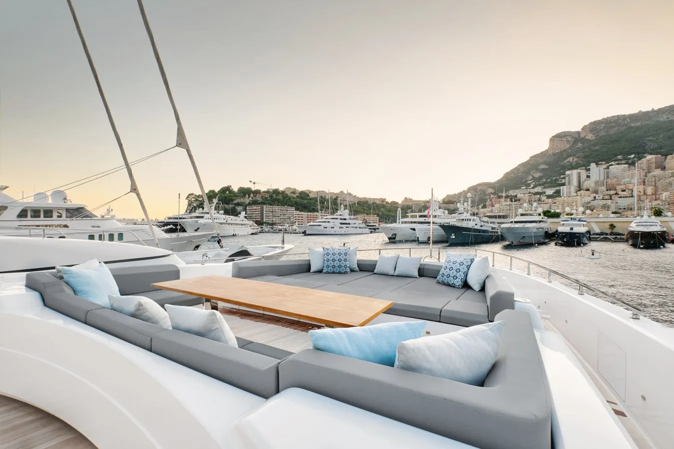 CUSTOM LINE NAVETTA 37 SOKNY YACHT IN VENDITA ESTERNO 5