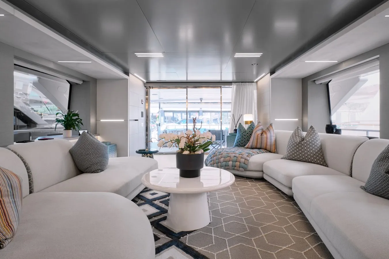 CUSTOM LINE NAVETTA 37 SOKNY YACHT IN VENDITA INTERNI 2