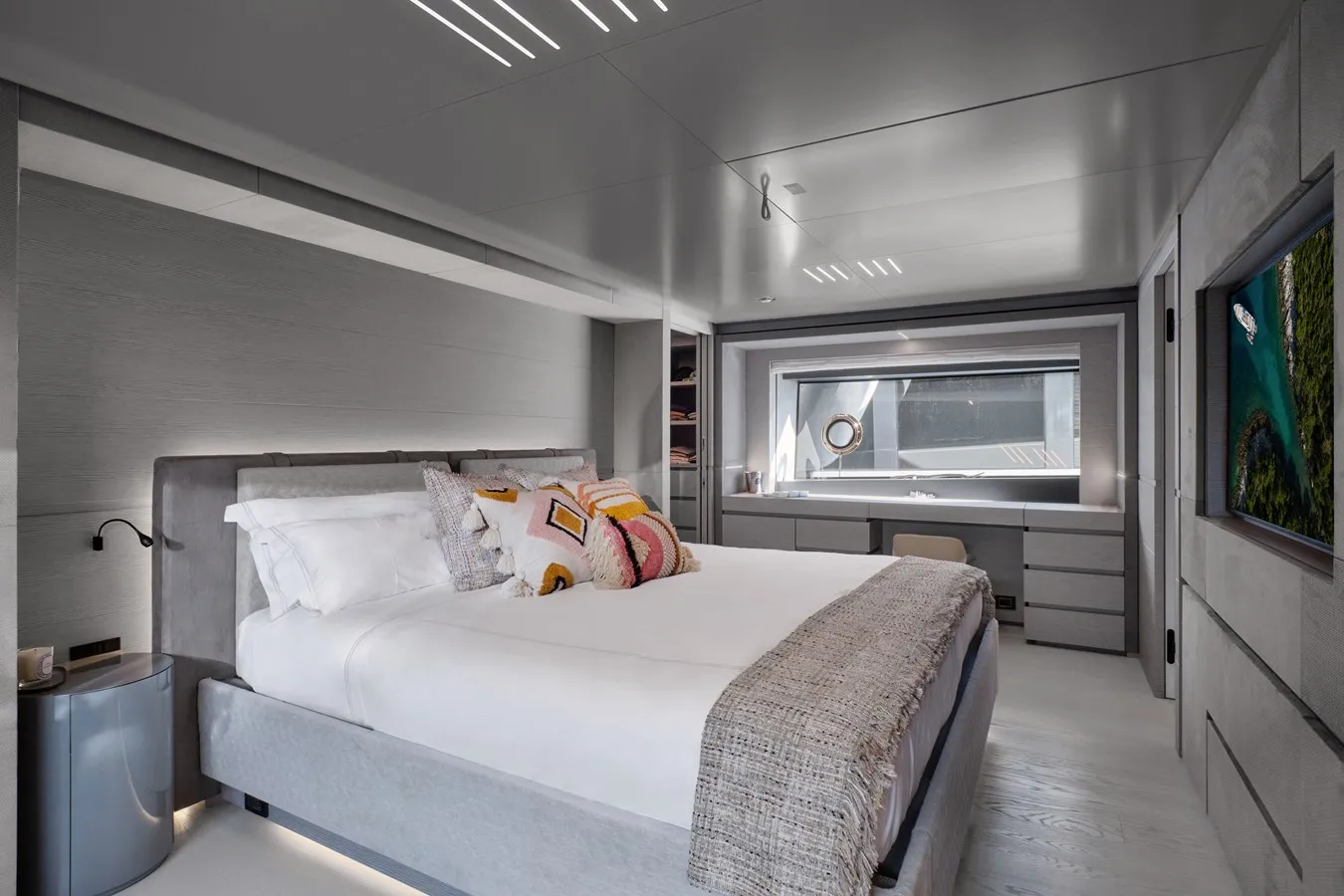CUSTOM LINE NAVETTA 37 SOKNY YACHT IN VENDITA INTERNI 6