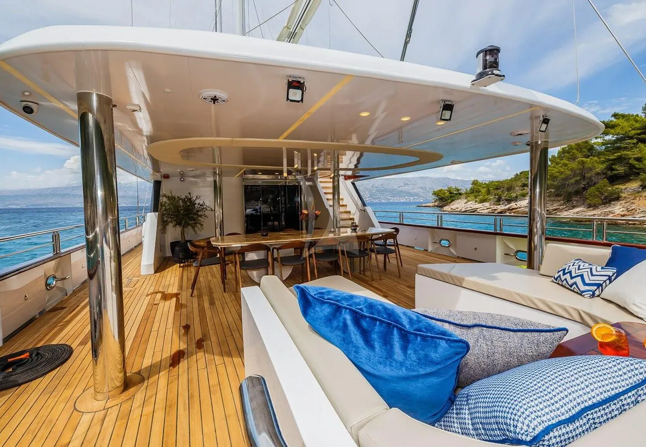 YACHT TRAMONTANA CLASE AZUL IN VENDITA - ESTERNI