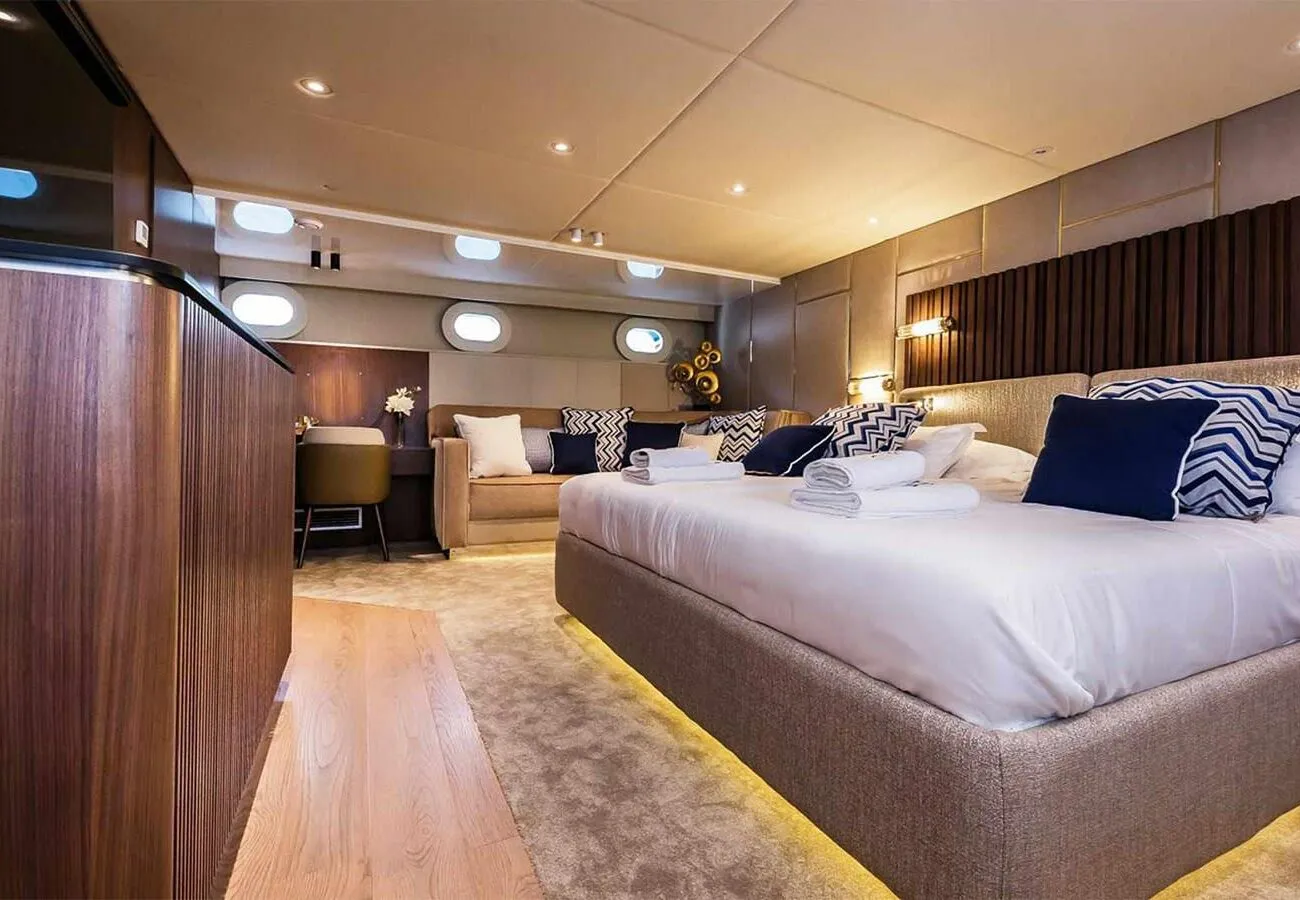 TRAMONTANA CLASE AZUL YACHT IN VENDITA - INTERNI