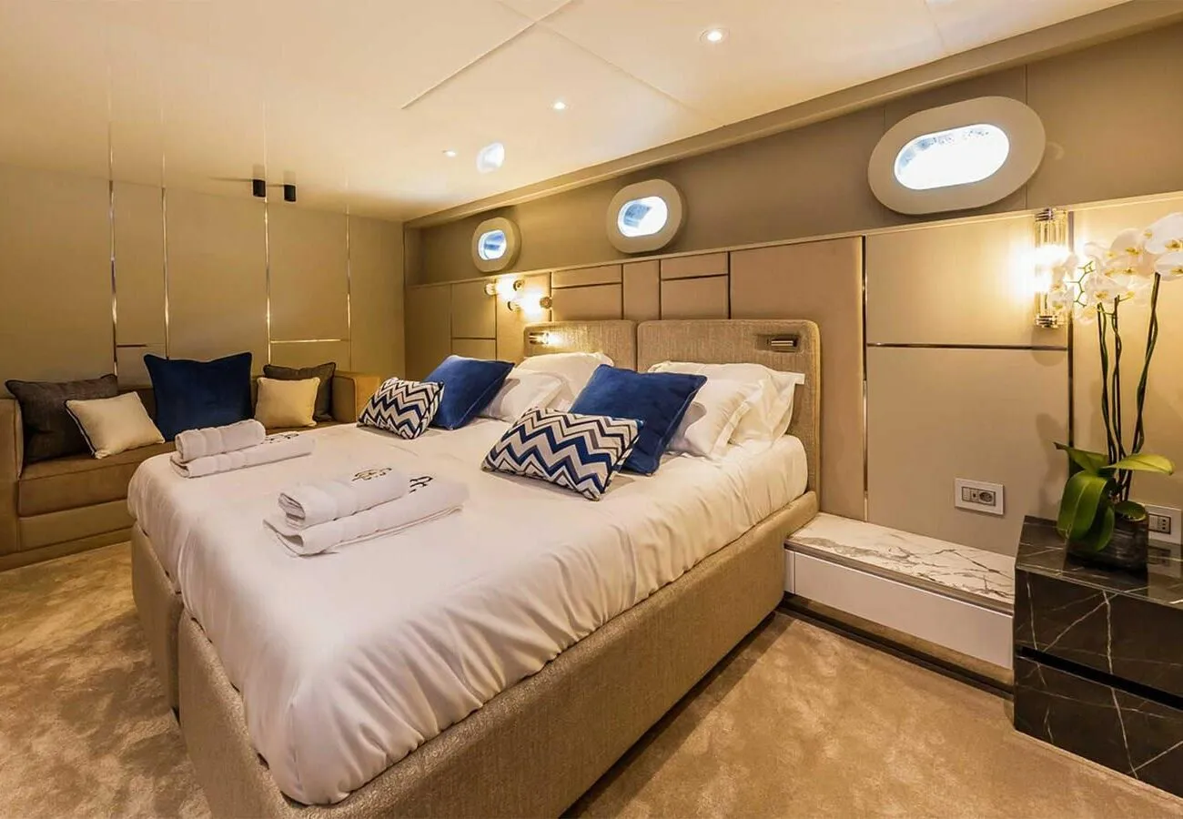TRAMONTANA CLASE AZUL YACHT IN VENDITA - INTERNI