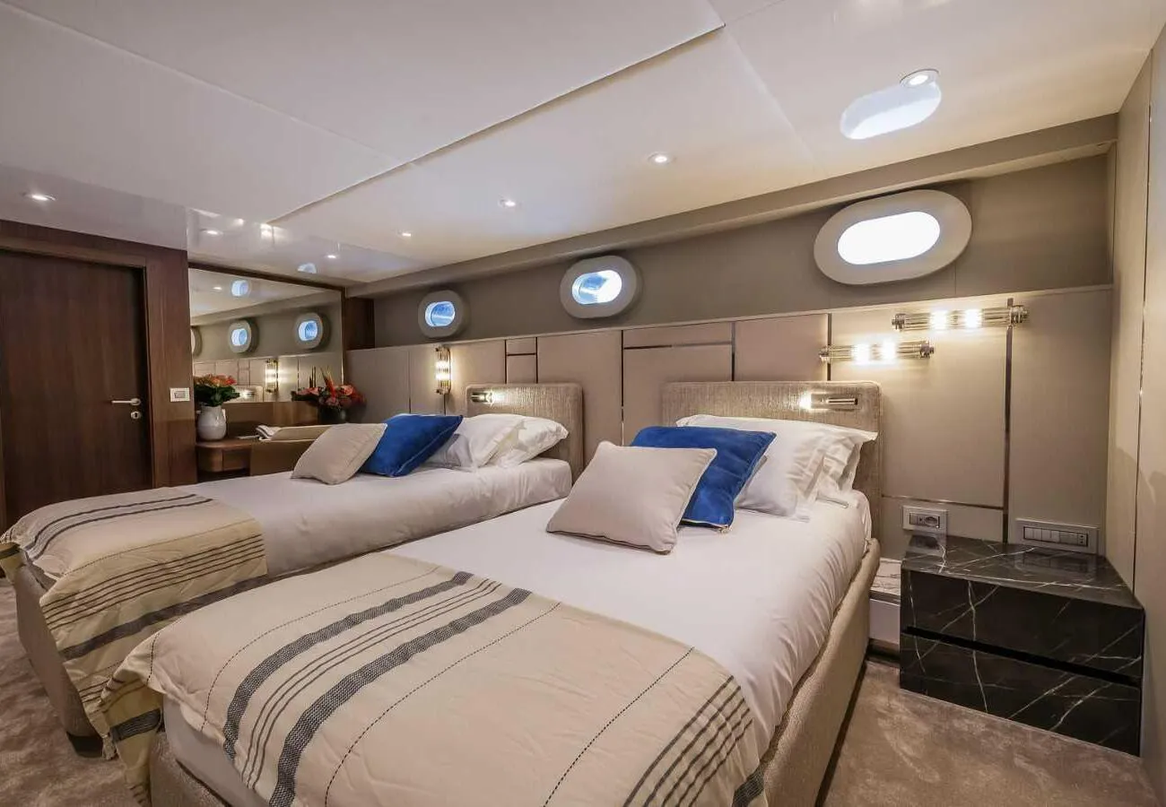 TRAMONTANA CLASE AZUL YACHT IN VENDITA - INTERNI