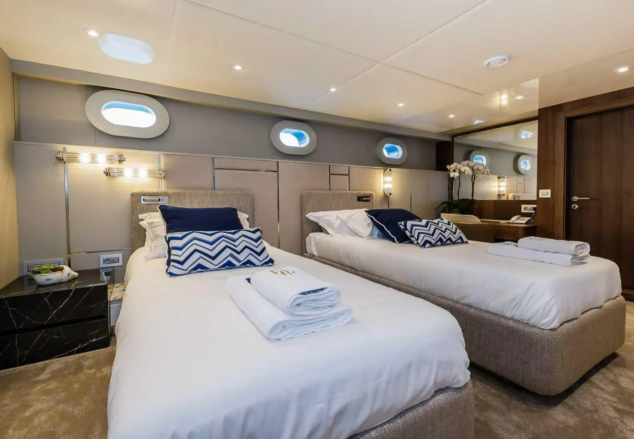 TRAMONTANA CLASE AZUL YACHT IN VENDITA - INTERNI