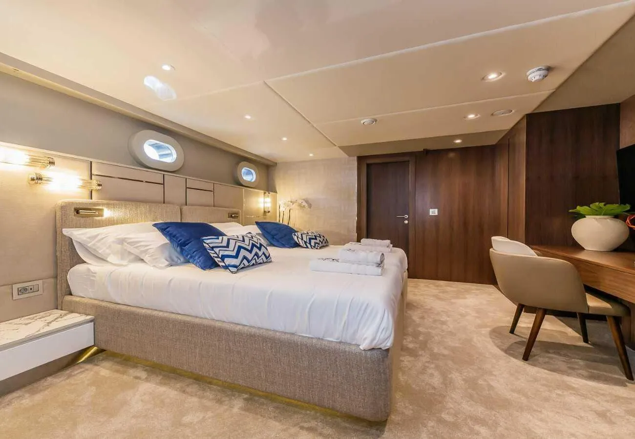 TRAMONTANA CLASE AZUL YACHT IN VENDITA - INTERNI