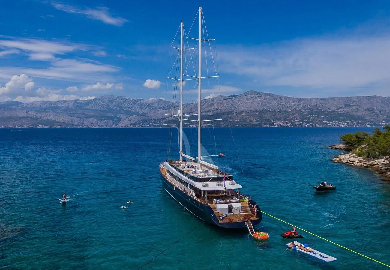 YACHT TRAMONTANA CLASE AZUL IN VENDITA - ESTERNI