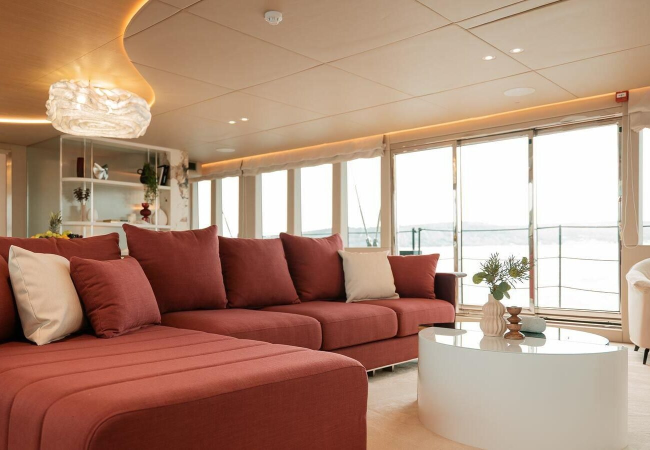 TRAMONTANA REPOSADO YACHT FOR SALE - INTERIOR
