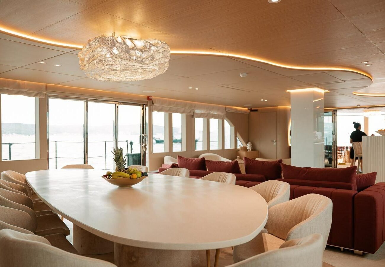 TRAMONTANA REPOSADO YACHT FOR SALE - INTERIOR