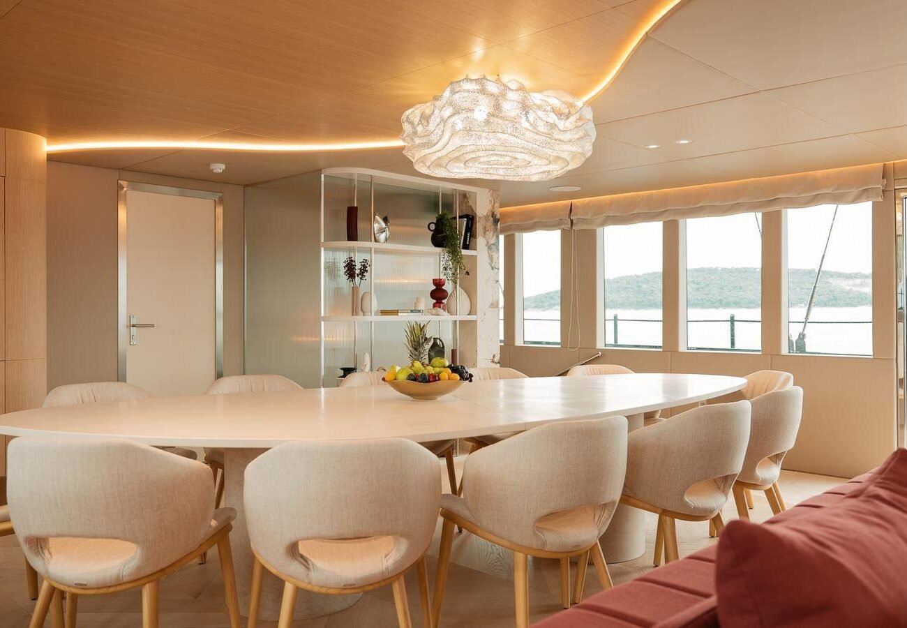 TRAMONTANA REPOSADO YACHT FOR SALE - INTERIOR