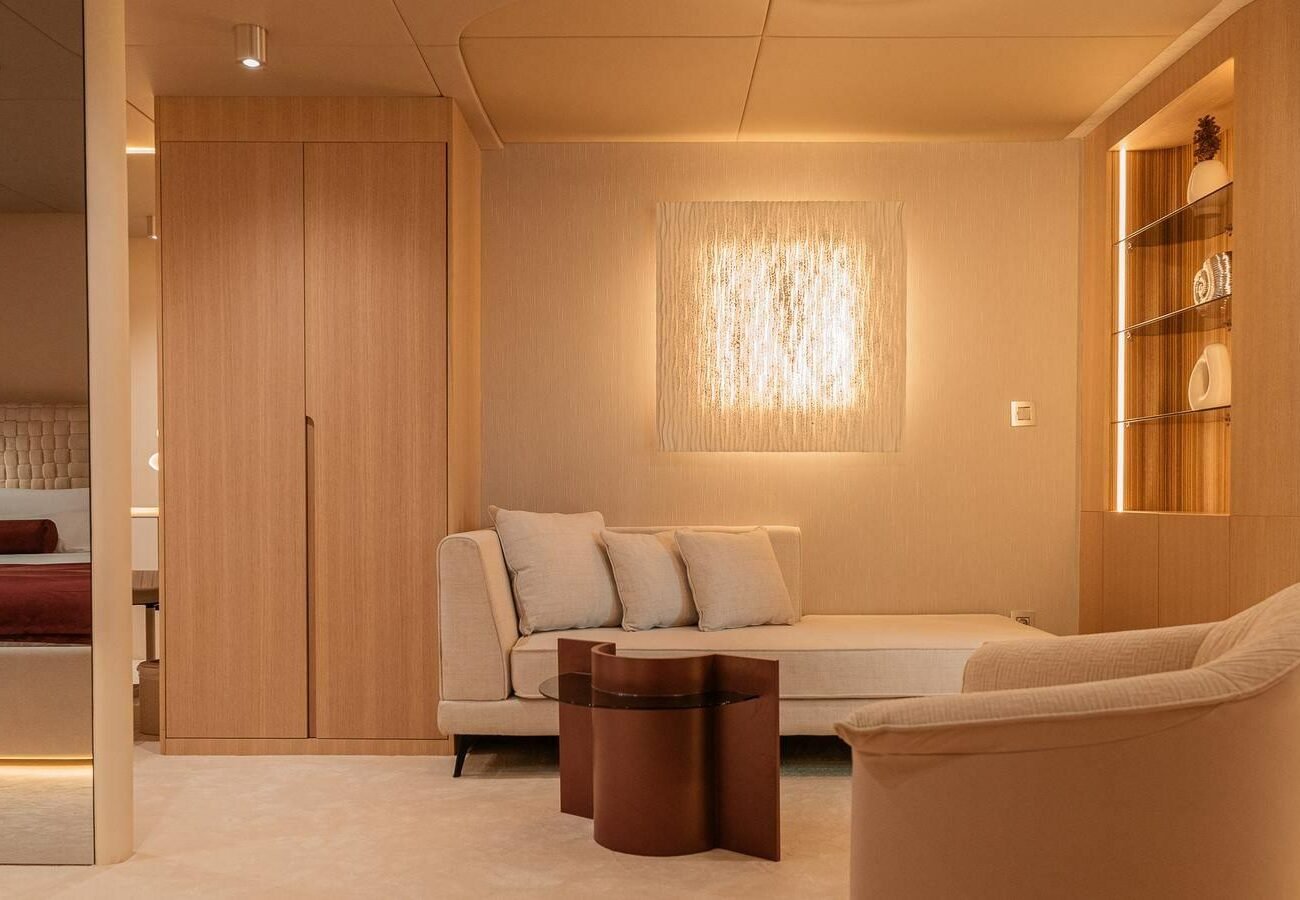 TRAMONTANA REPOSADO YACHT FOR SALE - INTERIOR