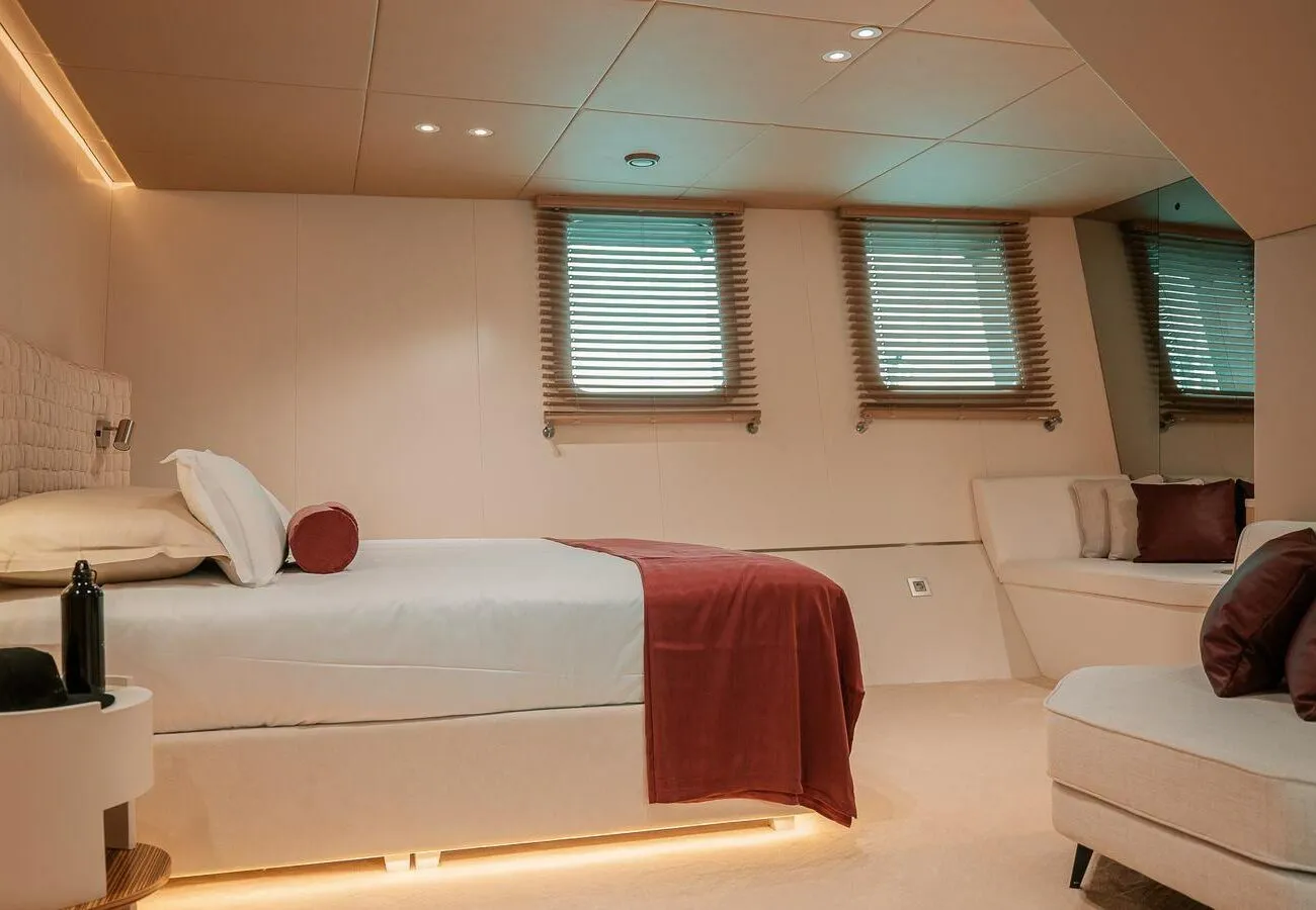 YACHT TRAMONTANA REPOSADO IN VENDITA - INTERNI