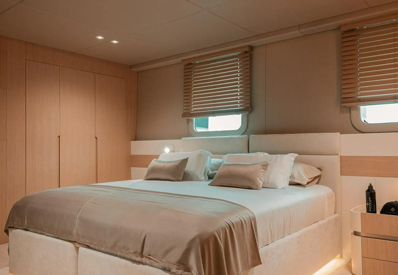 YACHT TRAMONTANA REPOSADO IN VENDITA - INTERNI