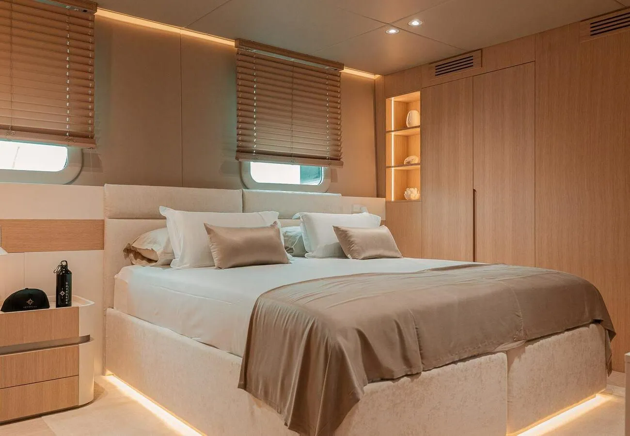 YACHT TRAMONTANA REPOSADO IN VENDITA - INTERNI