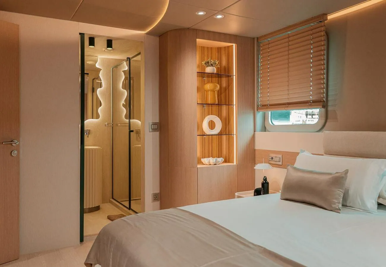 YACHT TRAMONTANA REPOSADO IN VENDITA - INTERNI