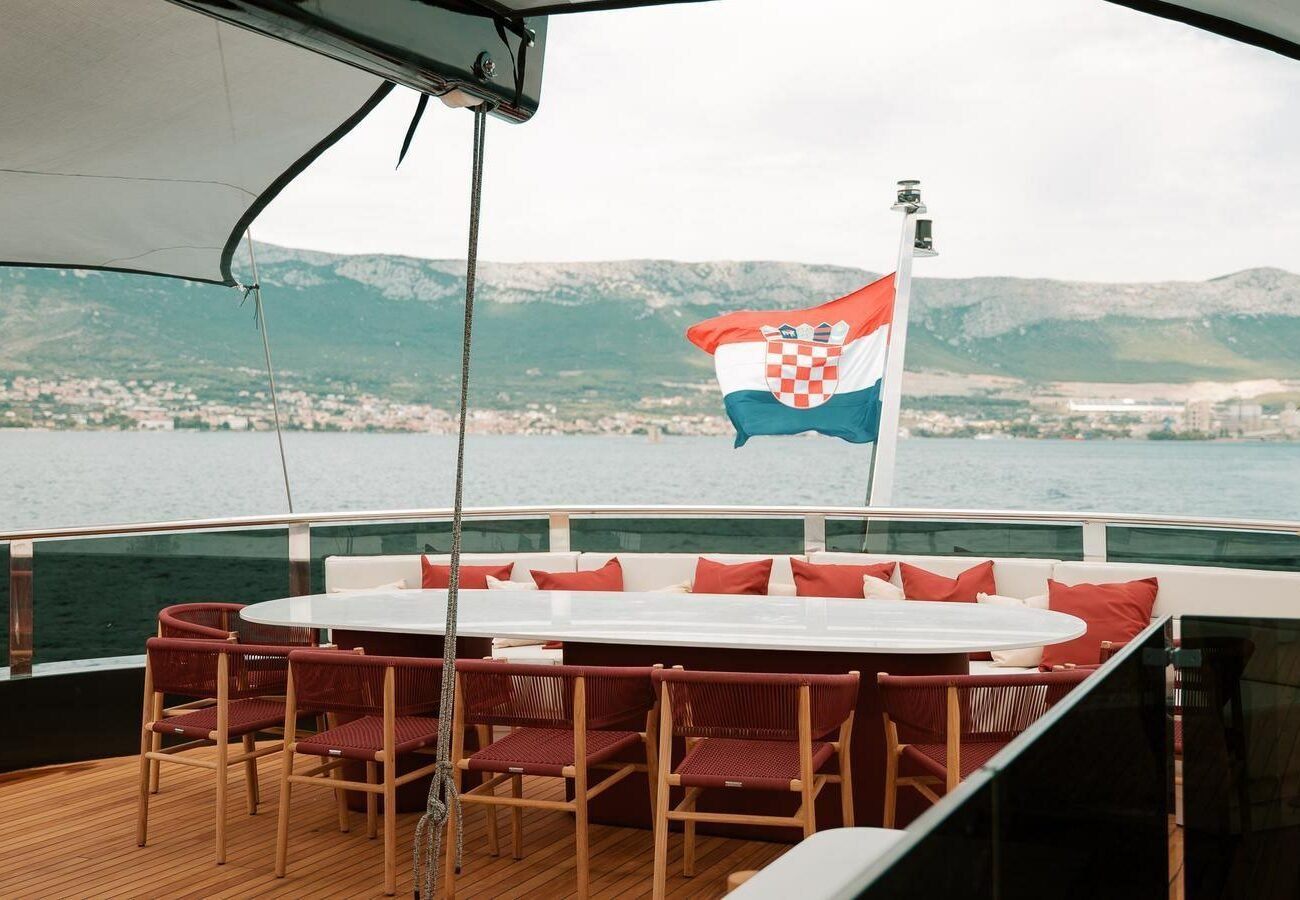 TRAMONTANA REPOSADO YACHT FOR SALE - EXTERIOR