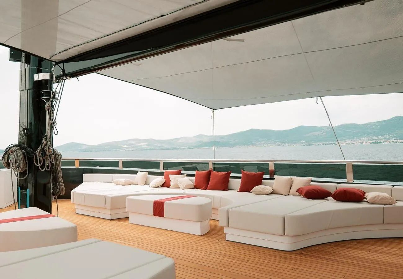 YACHT TRAMONTANA REPOSADO IN VENDITA - ESTERNI