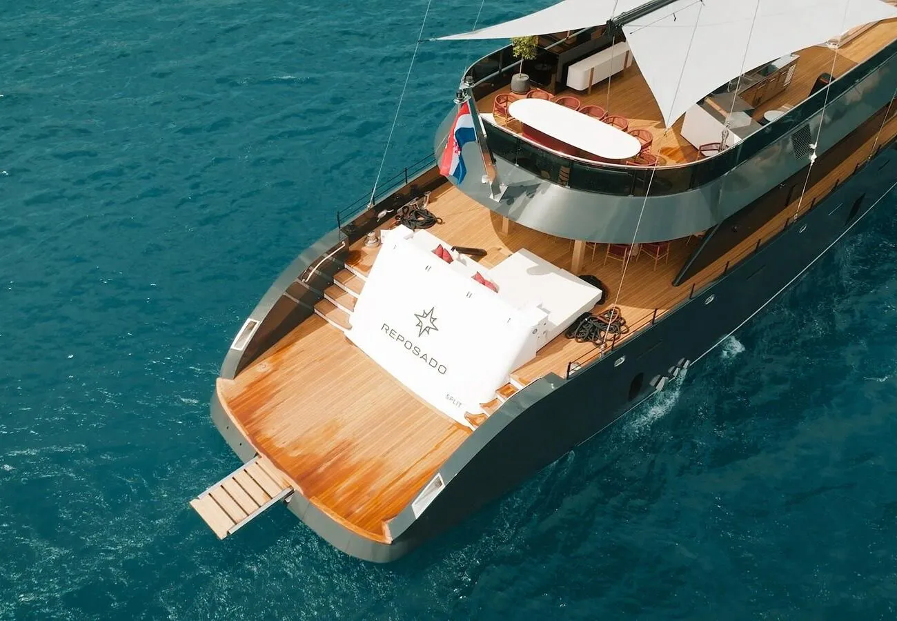 YACHT TRAMONTANA REPOSADO IN VENDITA - ESTERNI