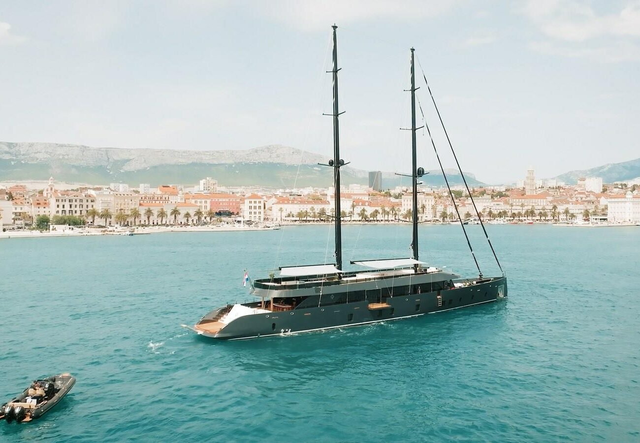 TRAMONTANA REPOSADO YACHT FOR SALE - EXTERIOR