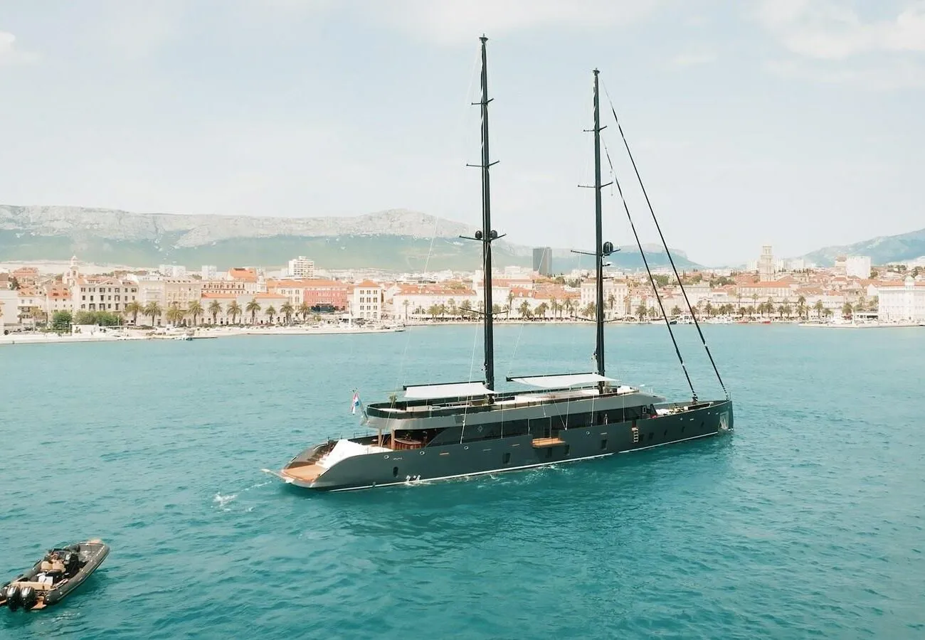 YACHT TRAMONTANA REPOSADO IN VENDITA - ESTERNI