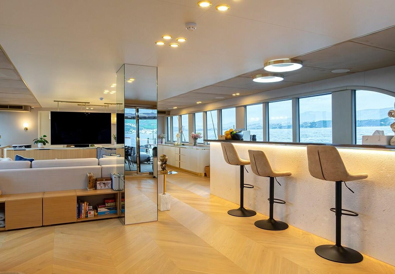 TRAMONTANA SCORPIOS YACHT FOR SALE - INTERIOR