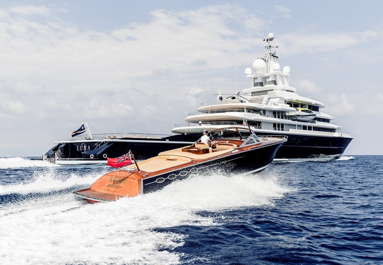 LLOYD LUNA 374 YACHT FOR SALE