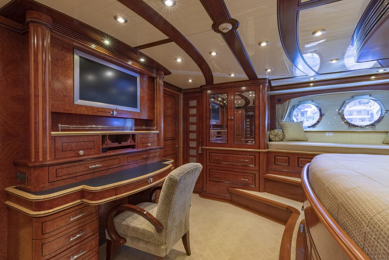 Burger Yacht Nadan cruising at sea