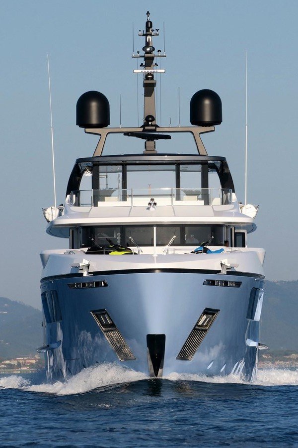 Front view of Sanlorenzo 154 500Exp M 2018 cruising on open water, cutting through the waves.