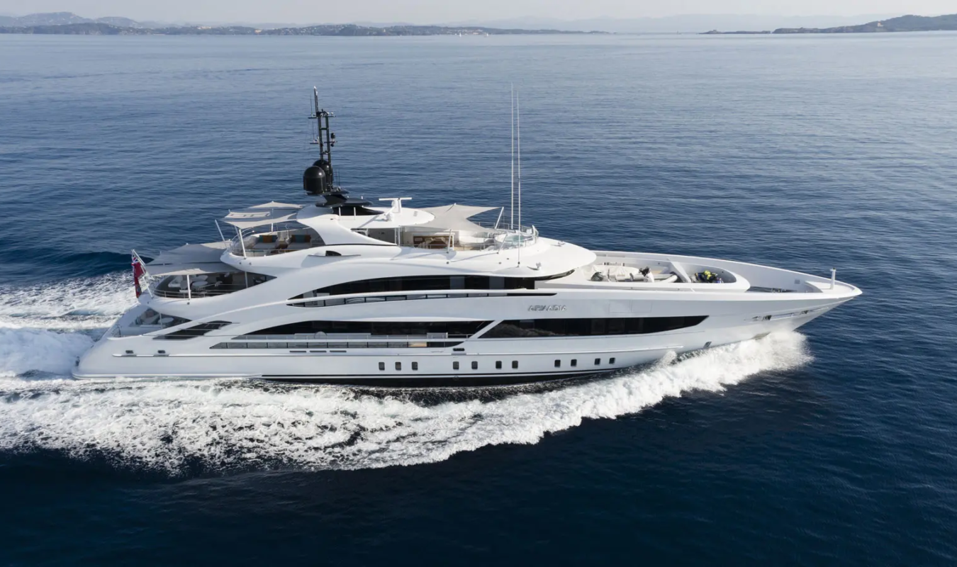 Heesen 163 Arkadia gracefully cruising through open waters.