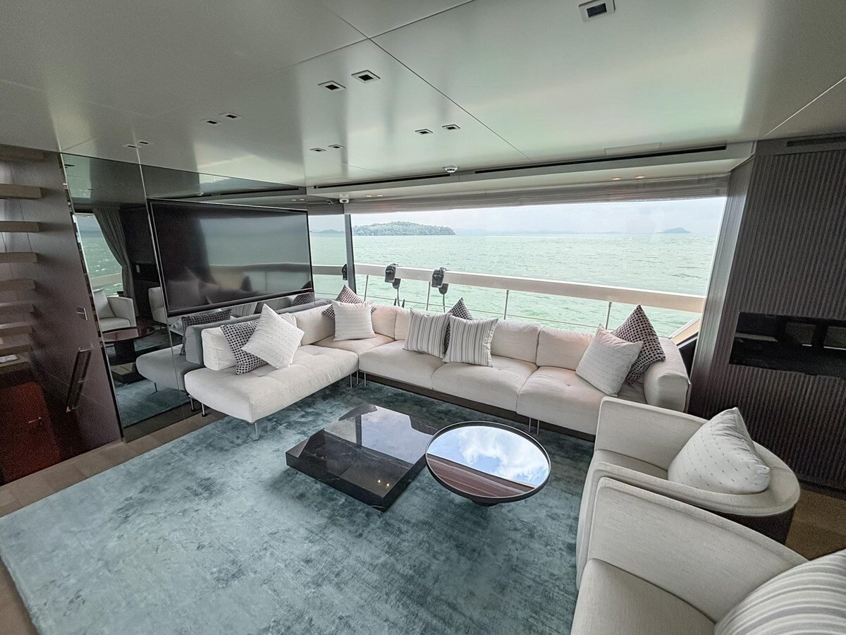 Sanlorenzo SX88 main salon with panoramic windows and modern furnishings