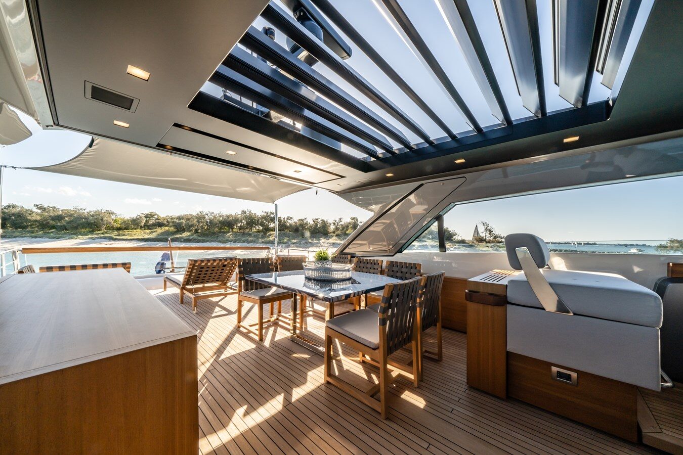 Sanlorenzo 78 Violetta – Flybridge Lounge